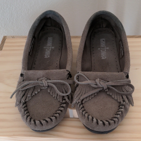 minnetonka gray moccasins